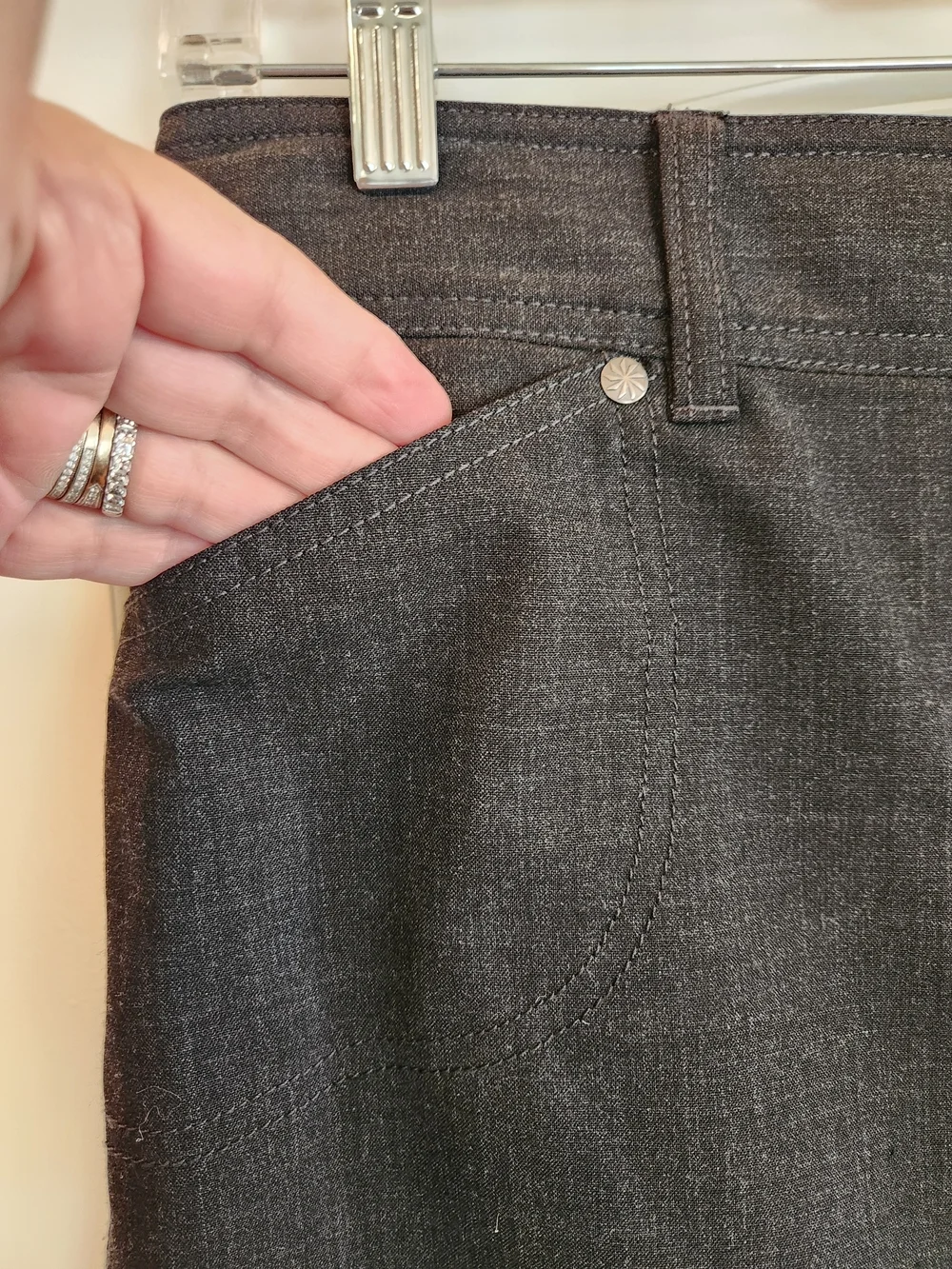 Athleta Charcoal Gray Sirrus Skirt Wool Blend Lightweight Size 6 Inner Cinch Tie